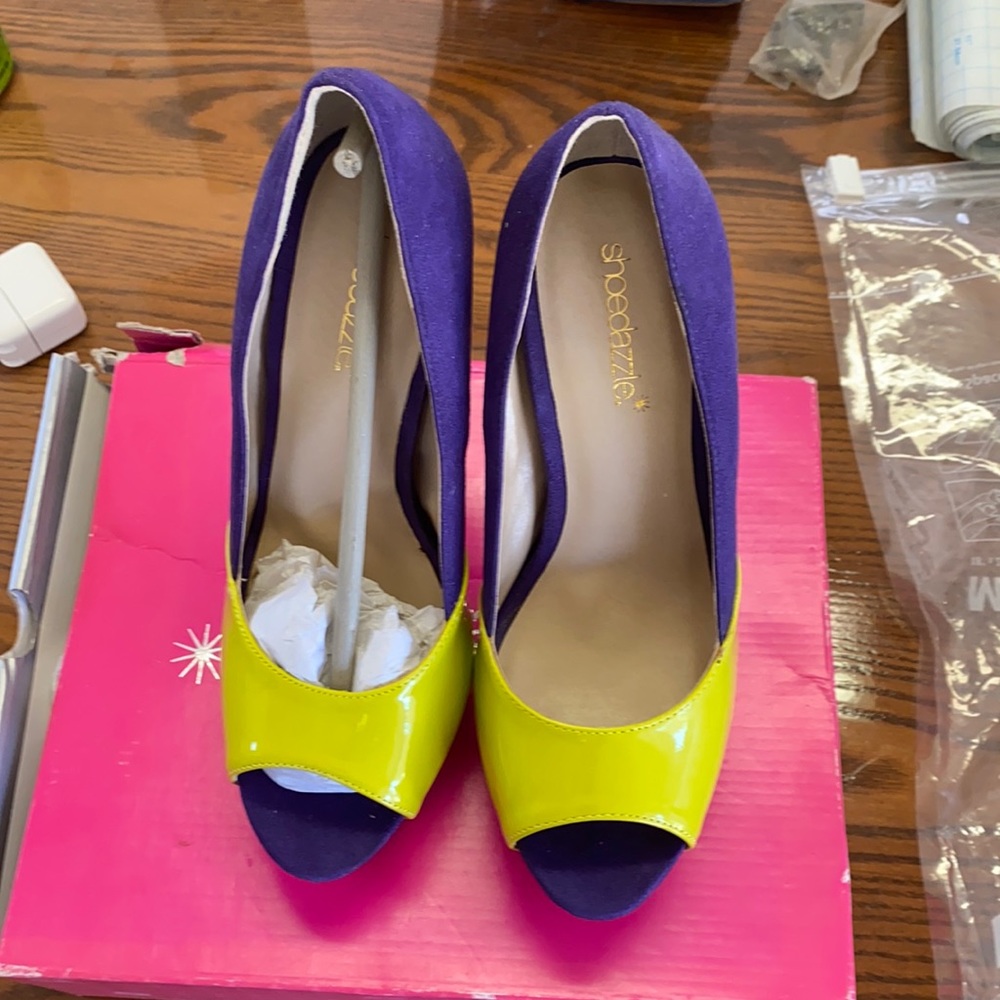 Shoe dazzle heels size 7.5